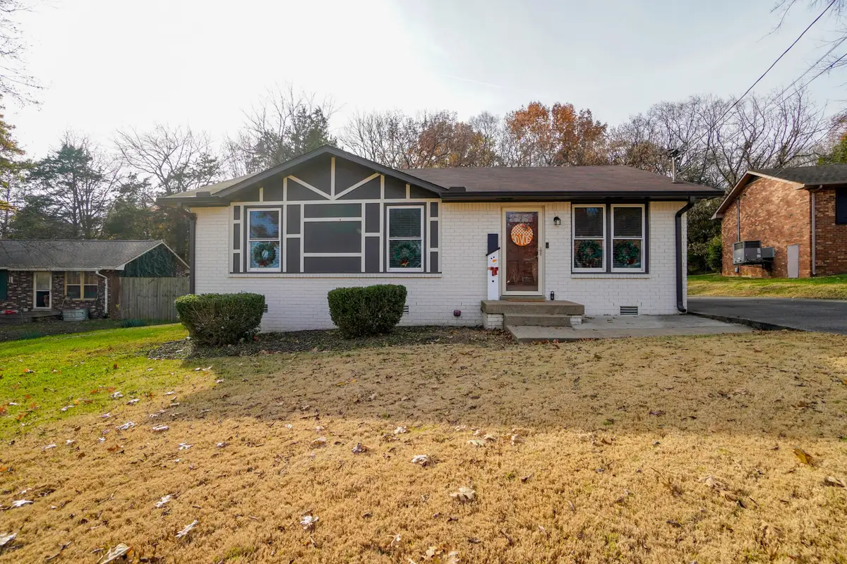 105 Oakwood Ct, Hendersonville, TN 37075 - Image #1