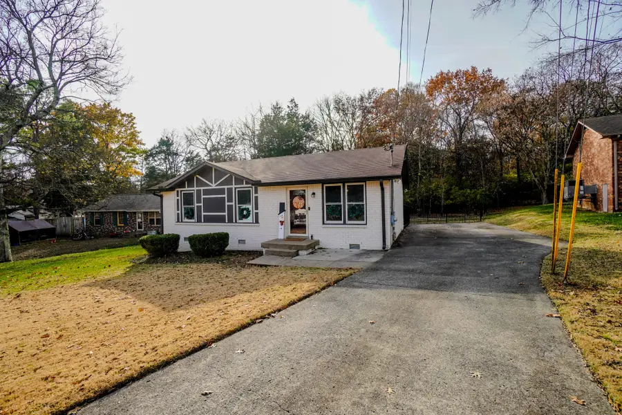 105 Oakwood Ct, Hendersonville, TN 37075 - Image #2