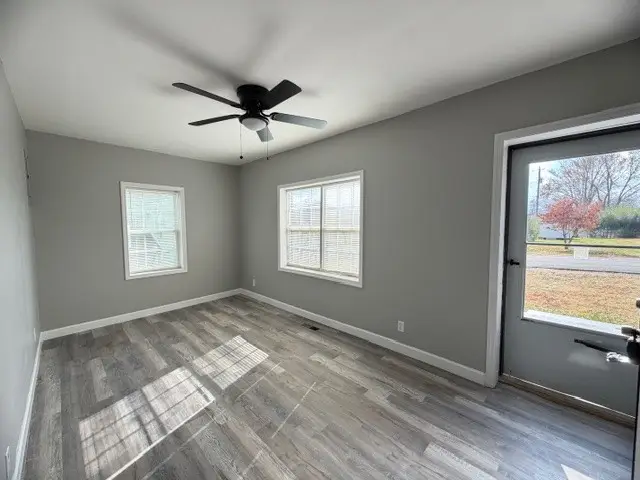 302 Poplar St N, Cowan, TN 37318 - Image #2