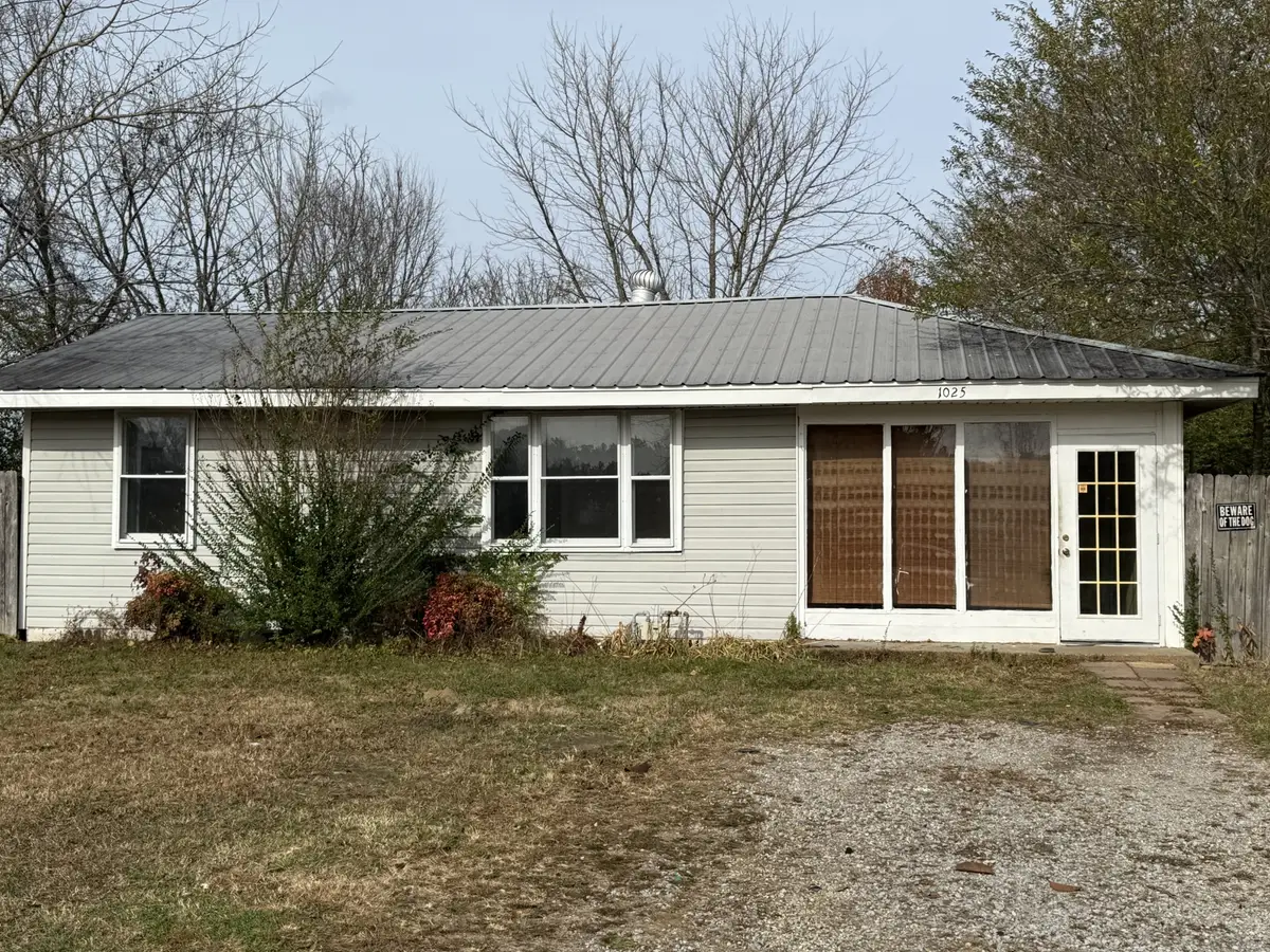 1025 Smith Ave, Hohenwald, TN 38462 - Image #1