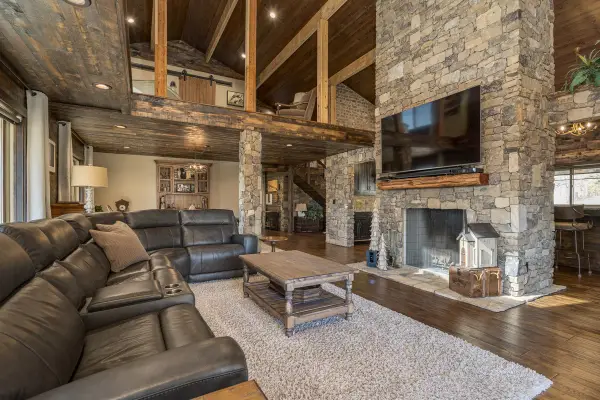 2900 Tanyard Hill Rd, Lynchburg, TN 37352