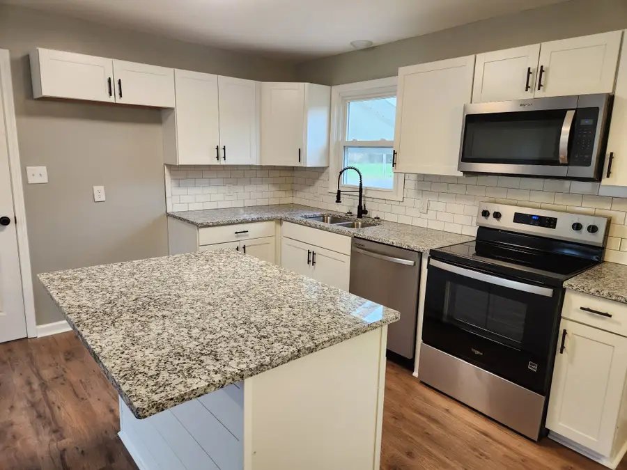 1318 Meadowbrook Dr, Pulaski, TN 38478 - Image #3