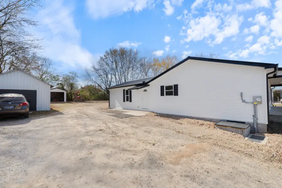 654 W Main St, Hohenwald, TN 38462 - Image #3