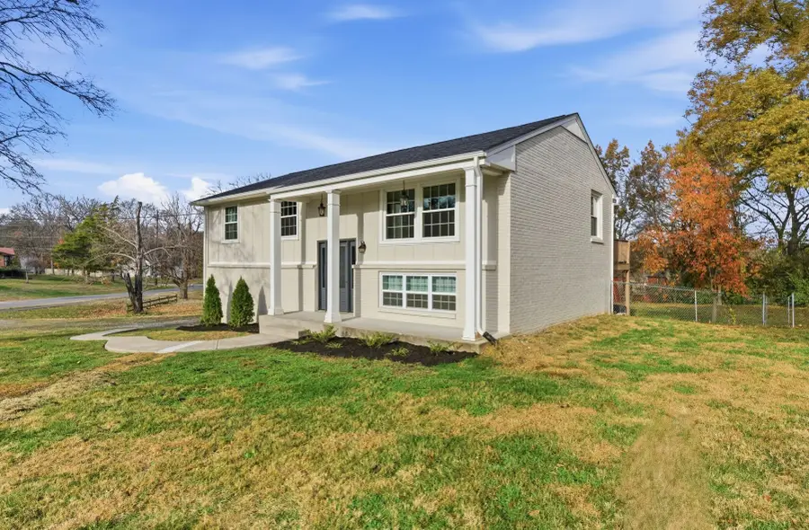 228 Lakeside Park Dr, Hendersonville, TN 37075 - Image #2