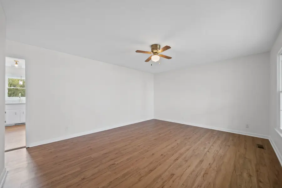 594 Oak Valley Dr, Clarksville, TN 37042 - Image #3