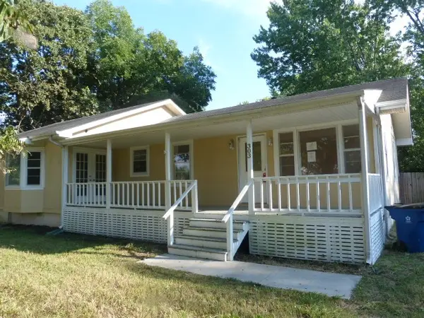 303 Willow St, Manchester, TN 37355