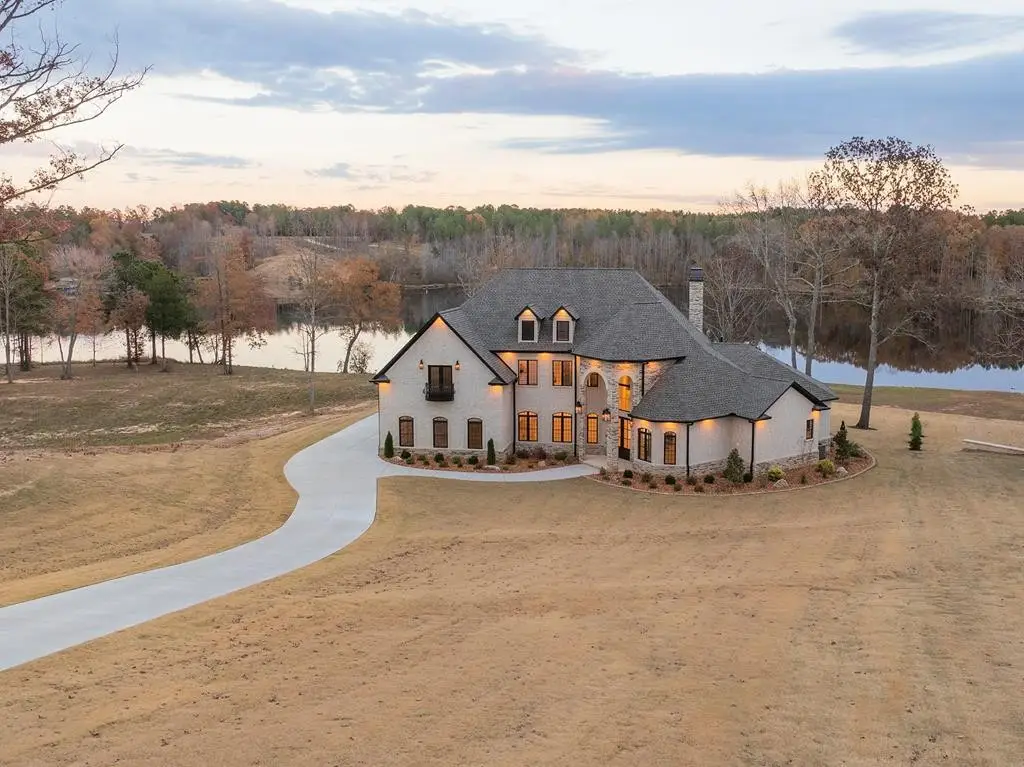 425 Shoreview Ln, Huntingdon, TN 38344 - Image #1