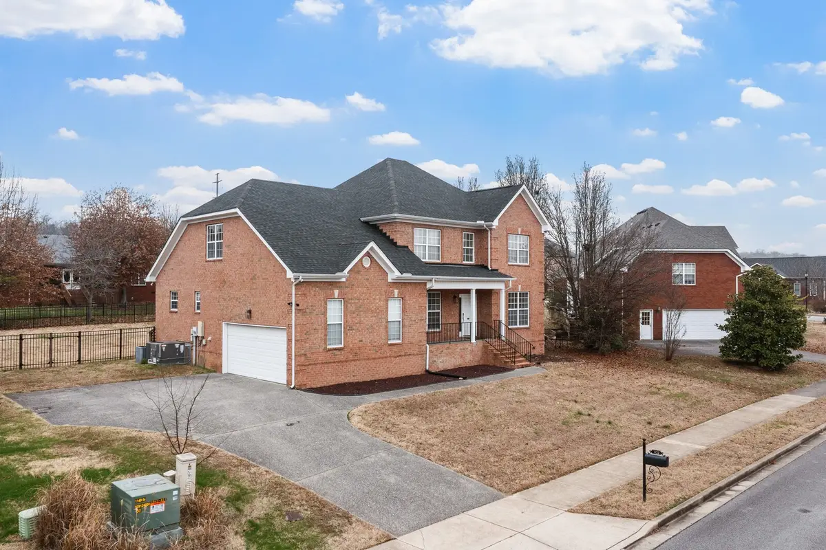 102 Clairmonte Ln, Hendersonville, TN 37075 - Image #1