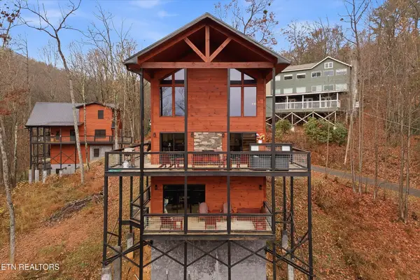 1110 Laddie Buck Lane, Gatlinburg, TN 37738
