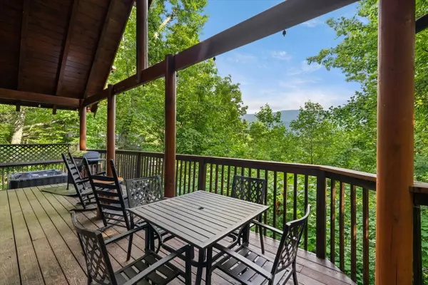 945 Scenic Trl, Gatlinburg, TN 37738