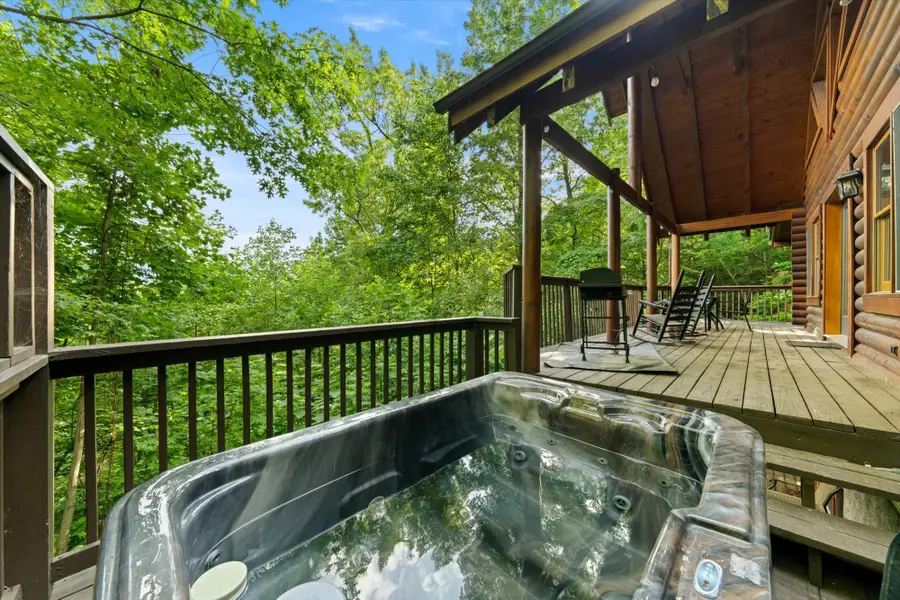 945 Scenic Trl, Gatlinburg, TN 37738 - Image #2