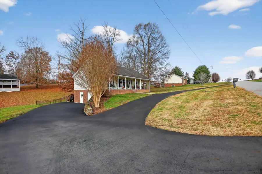 141 Matt Dr, Scottsville, KY 42164 - Image #2