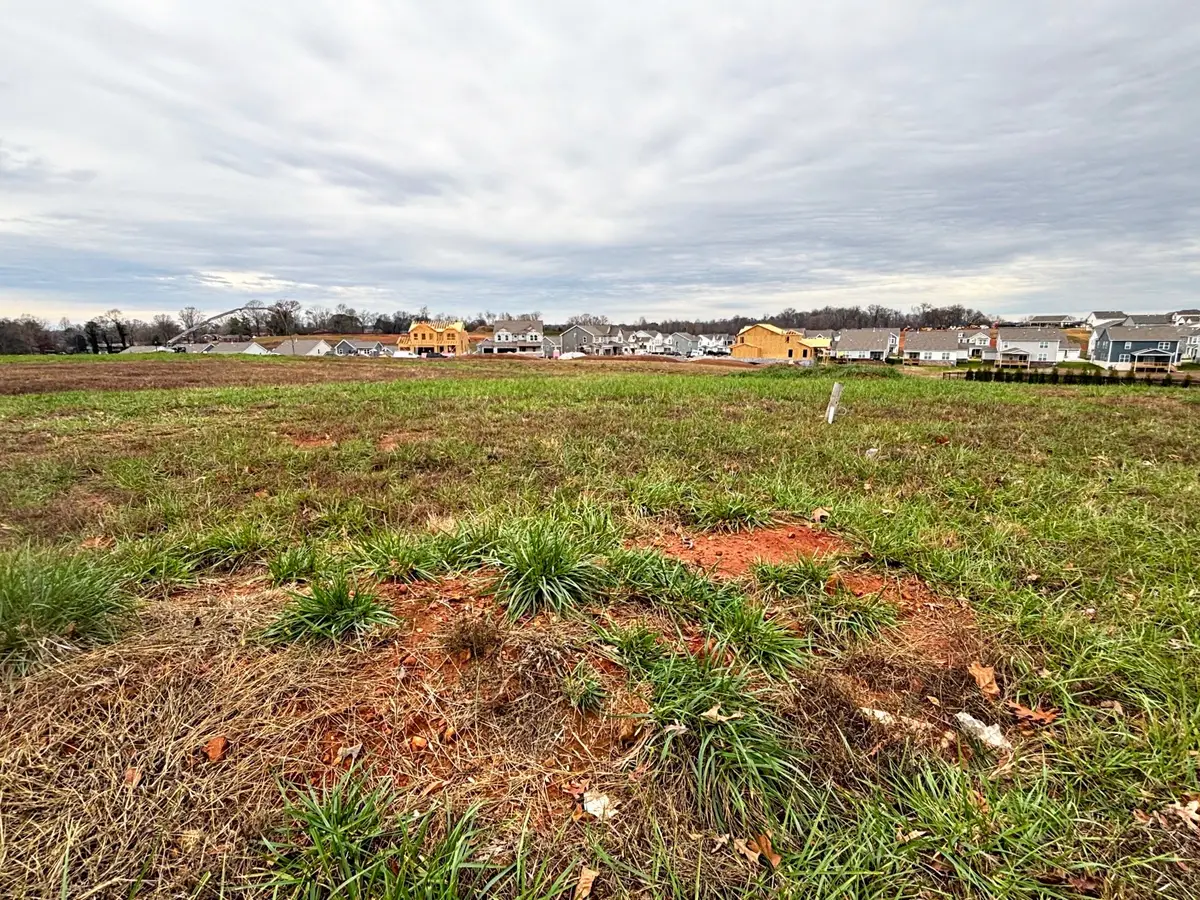 835 Shady Bluff Trl, Clarksville, TN 37043 - Image #1