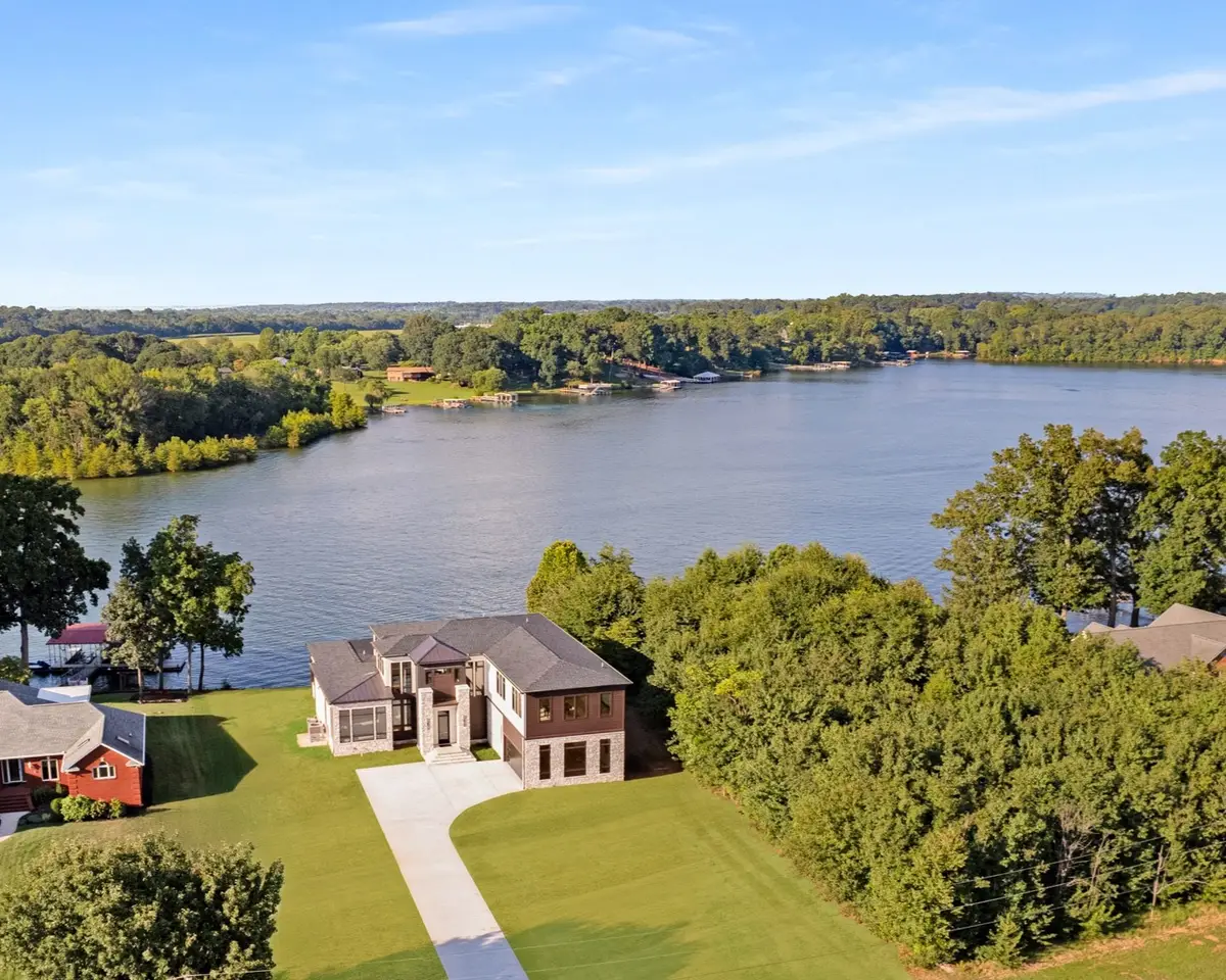 613 Waters Edge Dr, Estill Springs, TN 37330 - Image #1