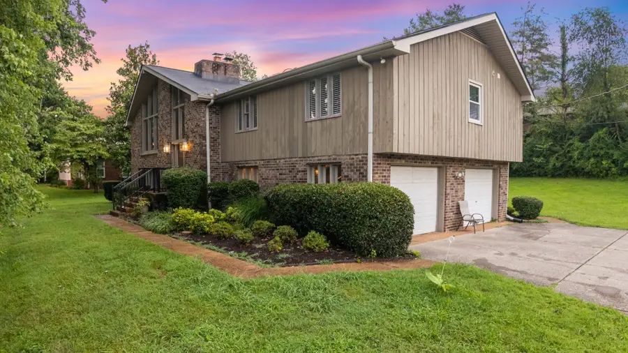 1302 Twin Springs Dr, Brentwood, TN 37027 - Image #2