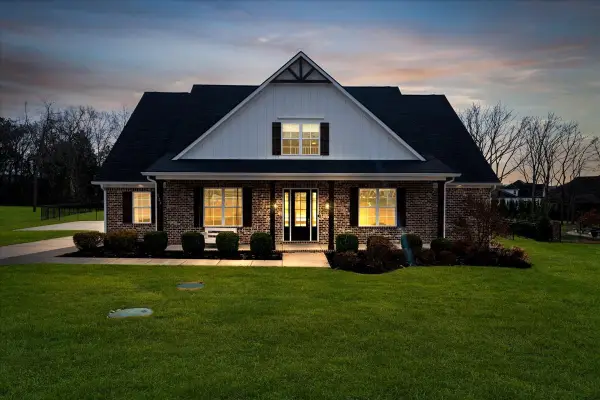 124 Seclusion Ct, Murfreesboro, TN 37129