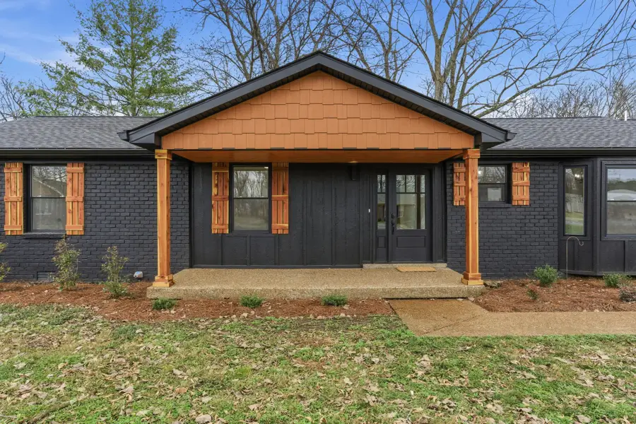 421 Clifton Dr, Goodlettsville, TN 37072 - Image #2