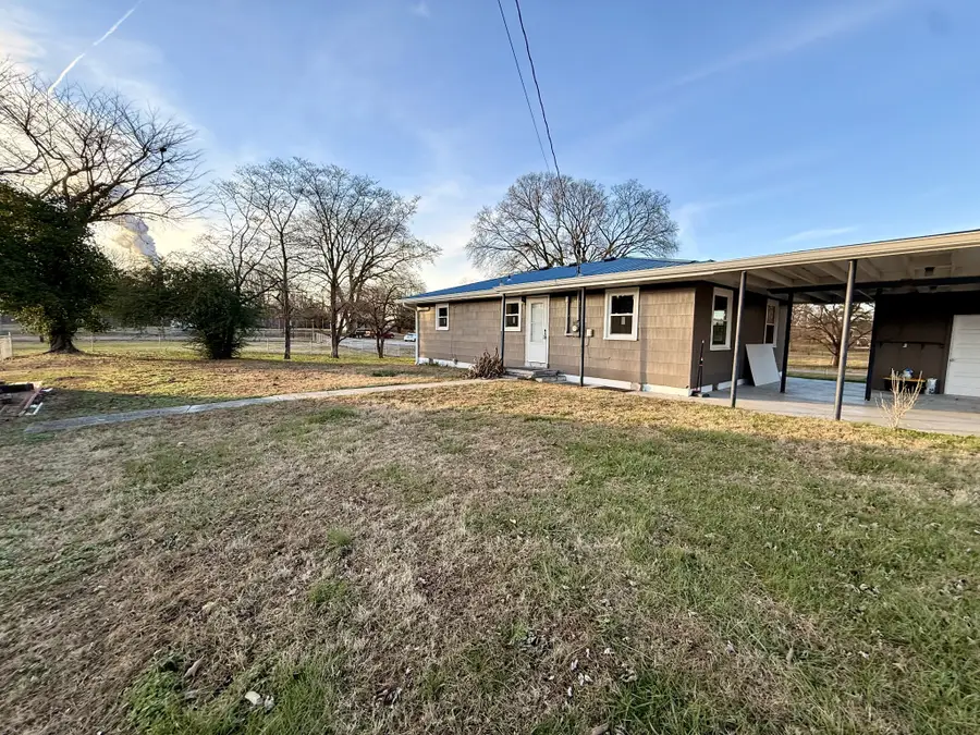 122 Mcintosh Ave, Cumberland City, TN 37050 - Image #2