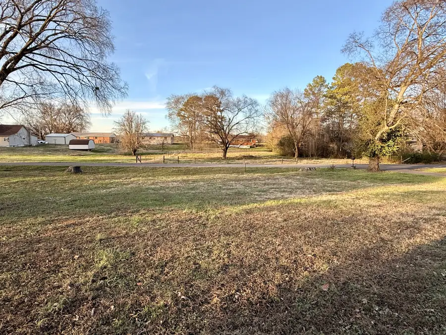 122 Mcintosh Ave, Cumberland City, TN 37050 - Image #3