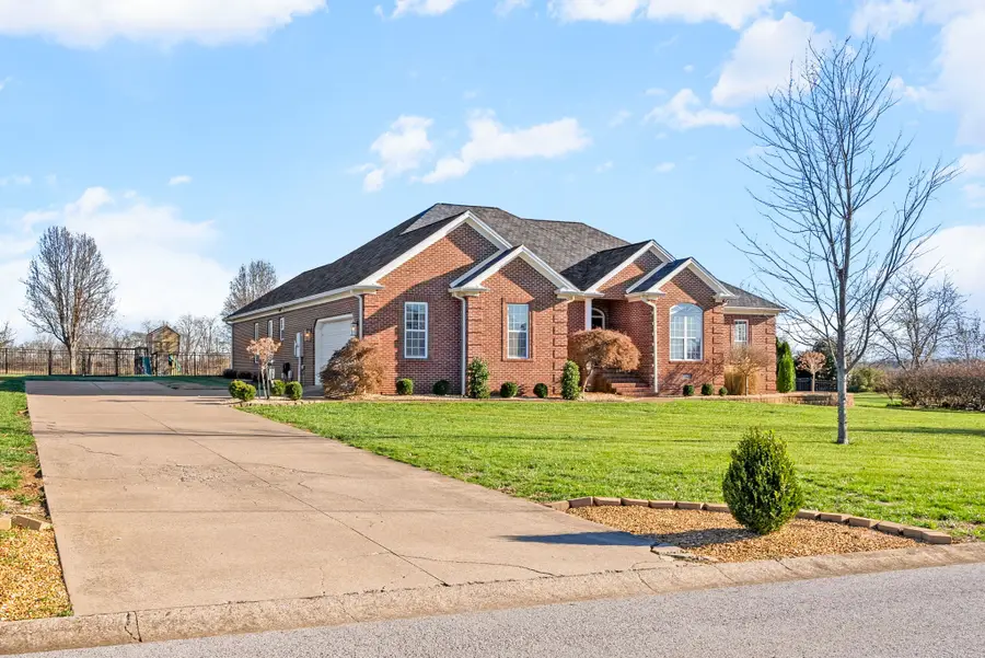 160 Farmhill Dr, Hopkinsville, KY 42240 - Image #2