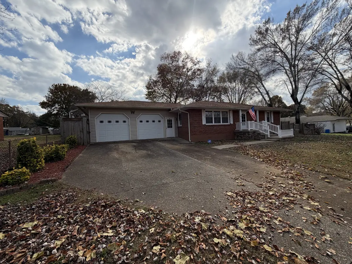 204 Park Ln, Clarksville, TN 37042 - Image #1