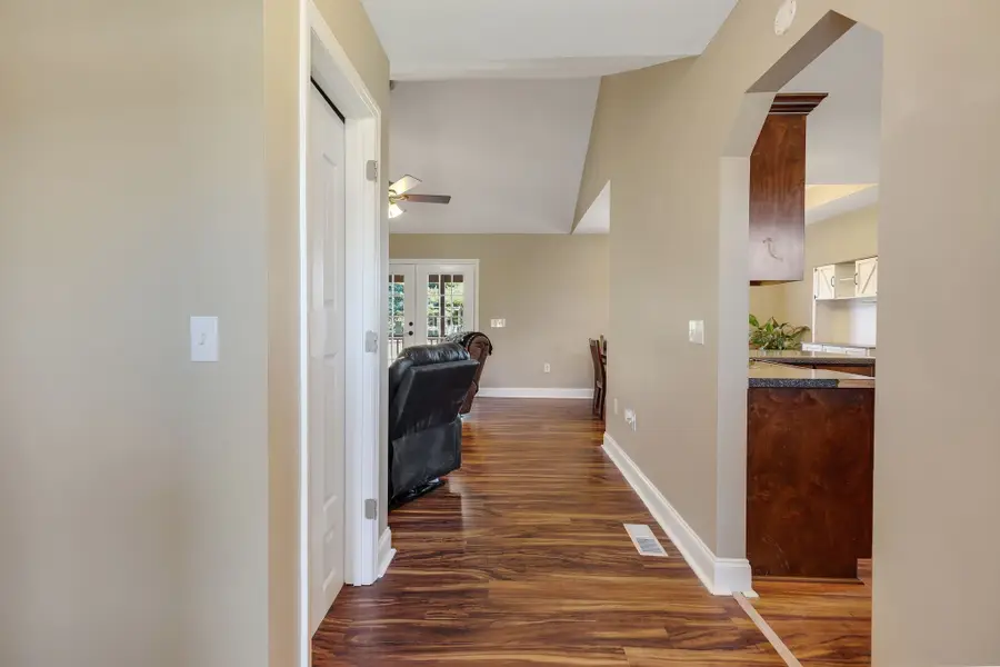 14 Hazelwood Ln, Winchester, TN 37398 - Image #3