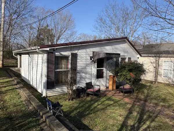 900 Oak Ln, Clarksville, TN 37040