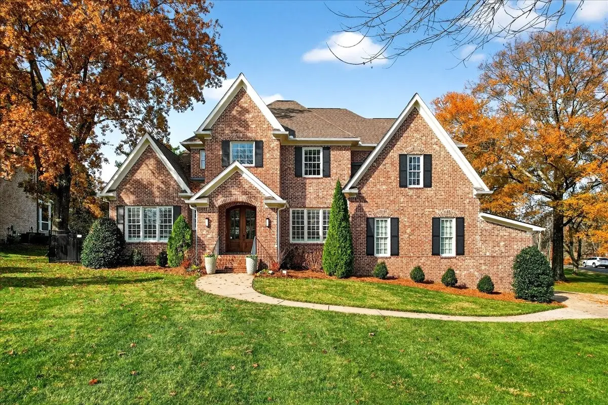 201 W Meade Dr, Nashville, TN 37205 - Image #1