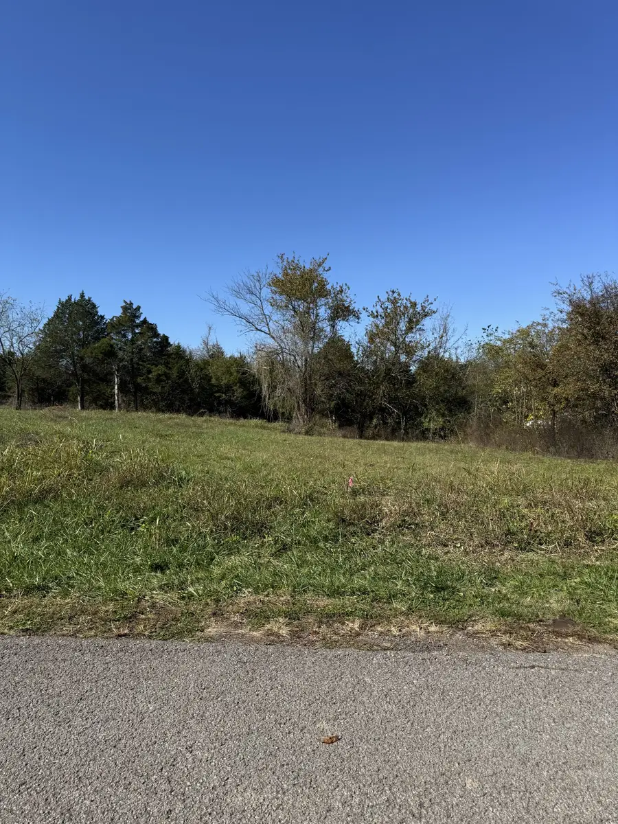 1555 E Stewarts Ln, Nashville, TN 37218 - Image #2