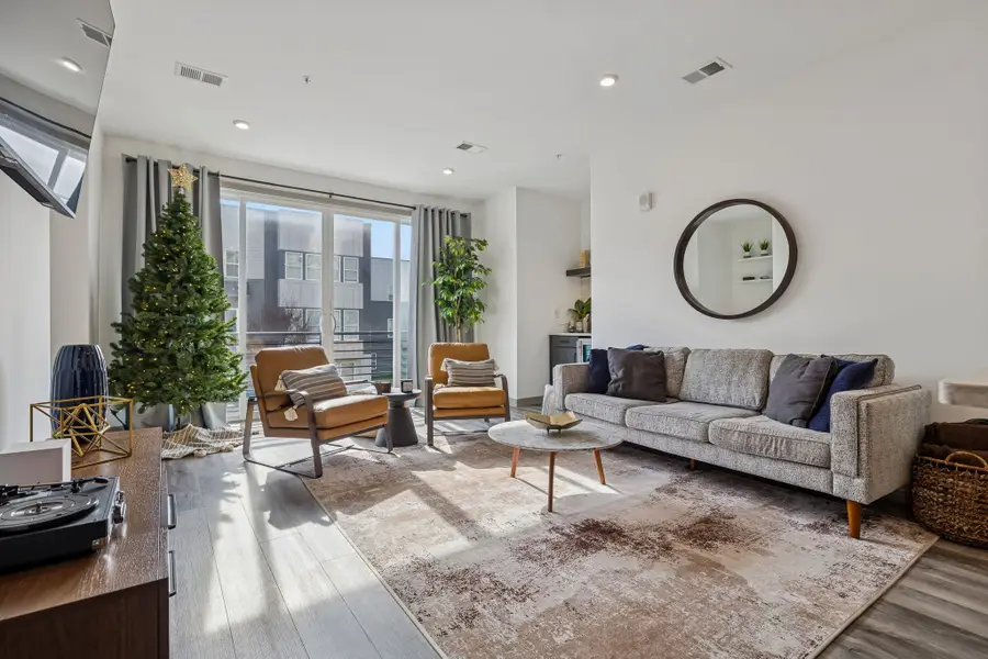 2004 Edison Park Ln, Nashville, TN 37209 - Image #2