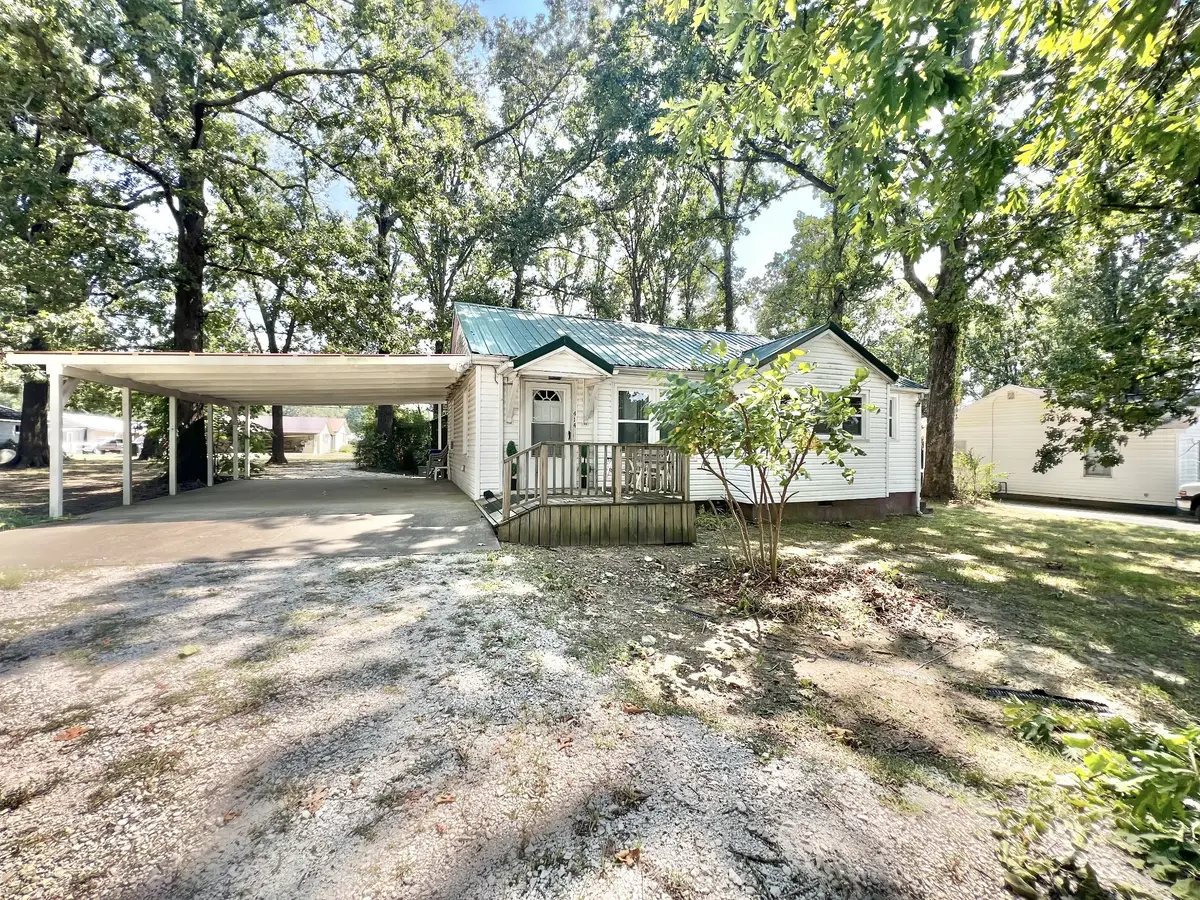 414 Broadway Ave, New Johnsonville, TN 37134 - Image #1