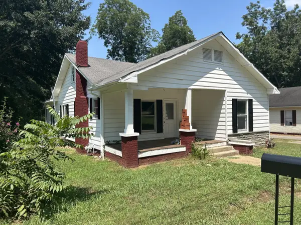 107 Hemlock St, Bruceton, TN 38317