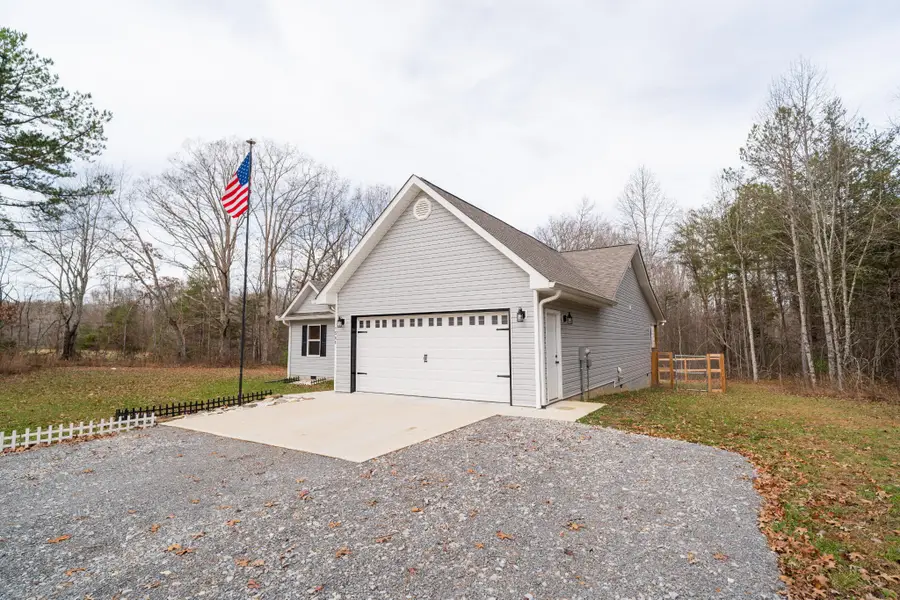 1561 Bicknell Rd, Clarkrange, TN 38553 - Image #2