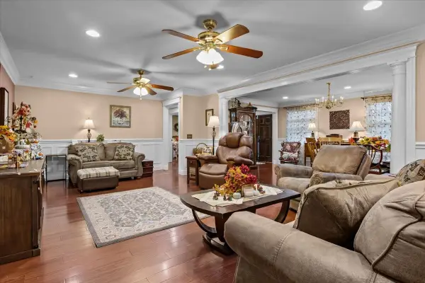 307 Crestview Dr, Dickson, TN 37055