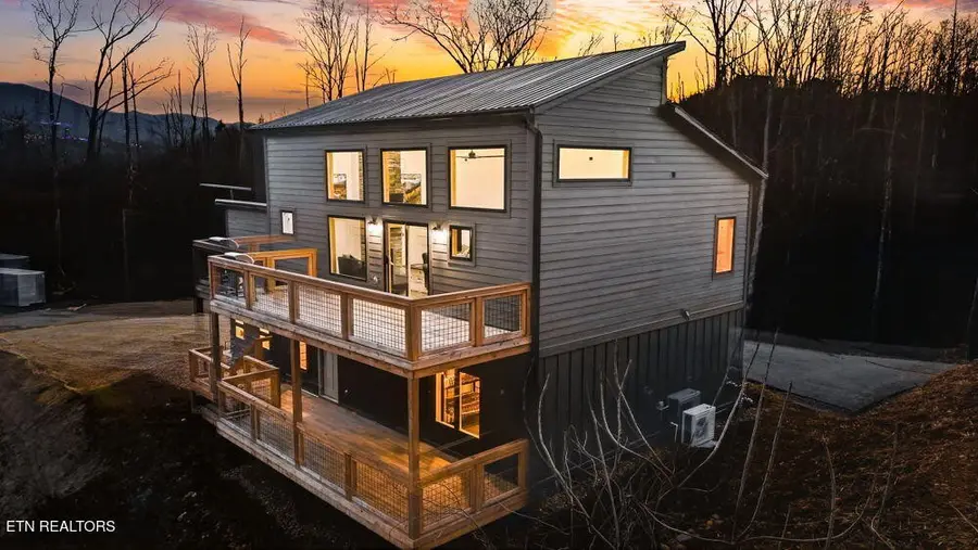 638 Ridge Top Loop, Gatlinburg, TN 37738 - Image #2