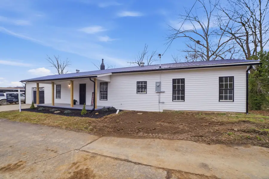 203 E Duffle St, Waverly, TN 37185 - Image #2