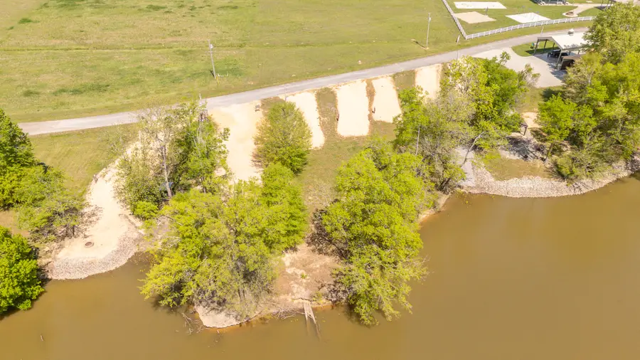 328 Duck Blind Rd, Clifton, TN 38425 - #2