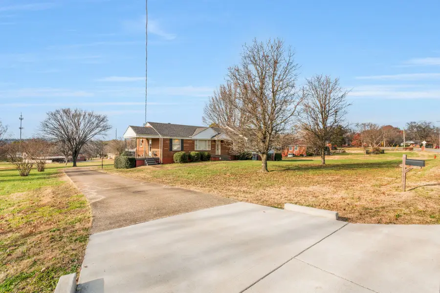 202 Shepherd Hills Dr, Madison, TN 37115 - Image #2