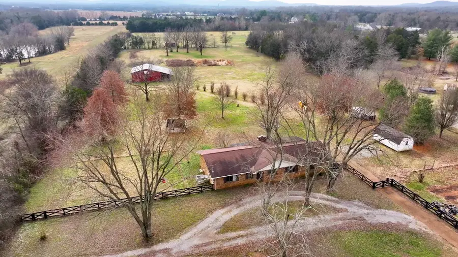 6421 Woodfin Rd, Christiana, TN 37037 - Image #2