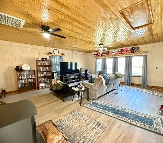 74 Freedom Ln, Winchester, TN 37398 - Image #2