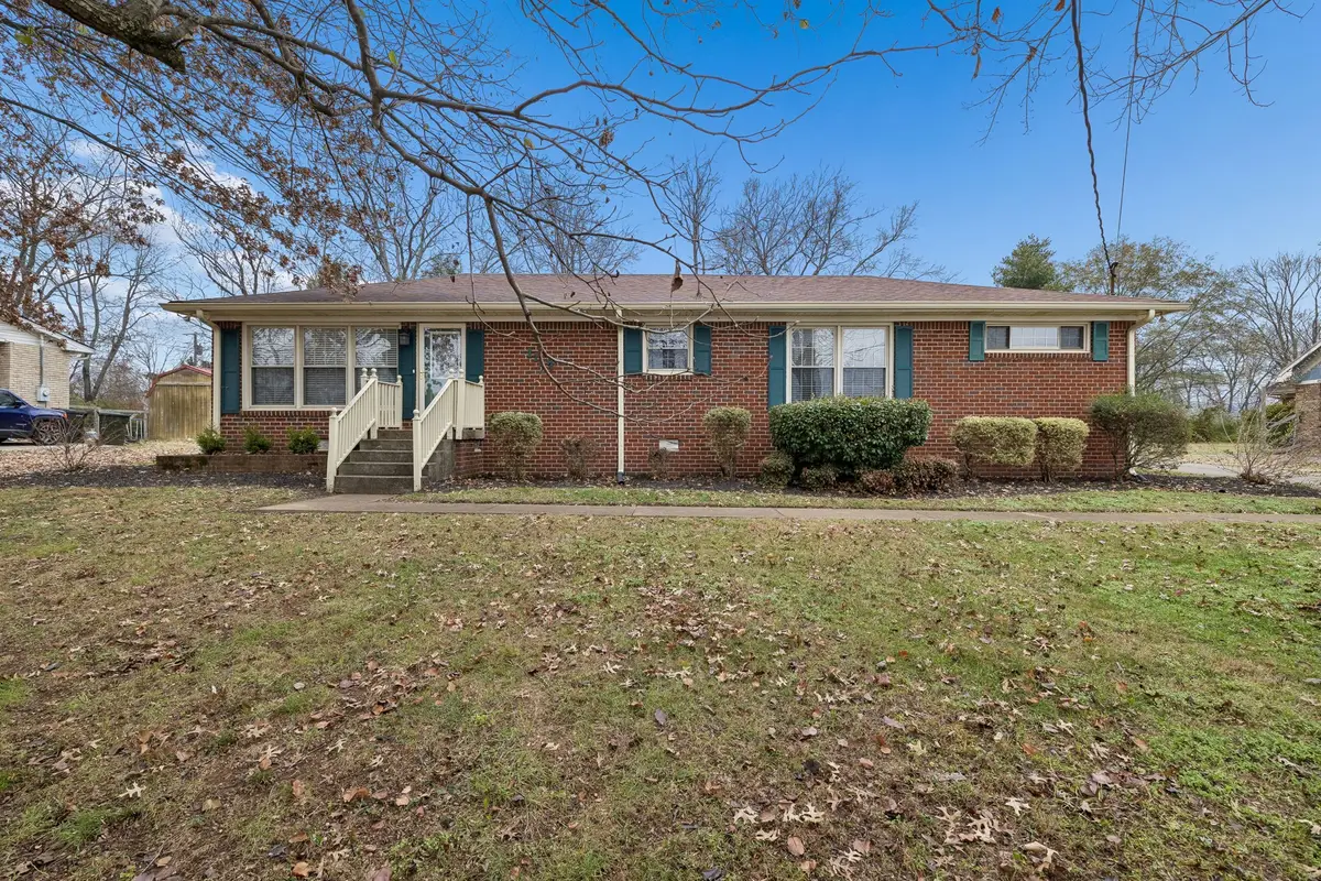 1117 Peninsula Dr, Gallatin, TN 37066 - Image #1