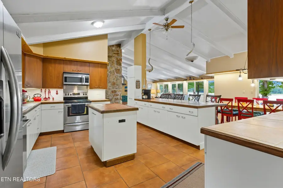 605 S Lake Drive, Oneida, TN 37841 - Image #3