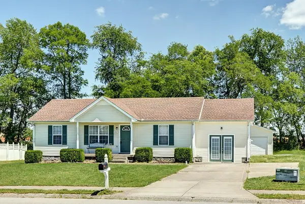 1021 Waterford Cir, Clarksville, TN 37040