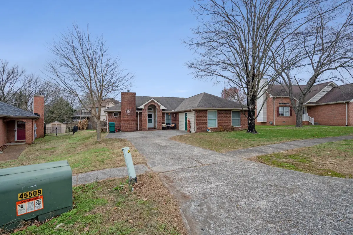 614 Creekfront Dr, Mount Juliet, TN 37122 - Image #1