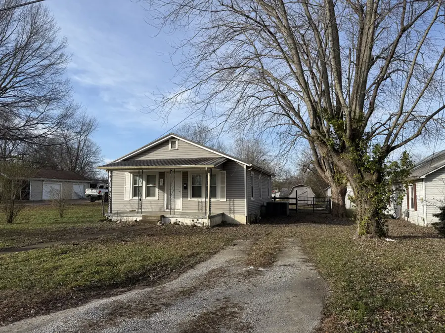 318 N Oak St, Hohenwald, TN 38462 - Image #2