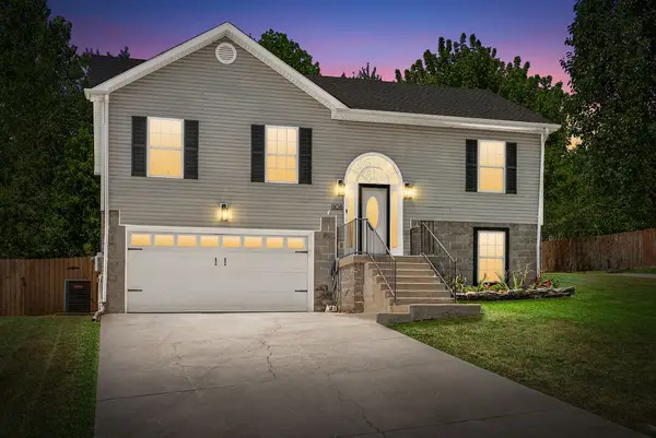 1108 Gunpoint Dr, Clarksville, TN 37042