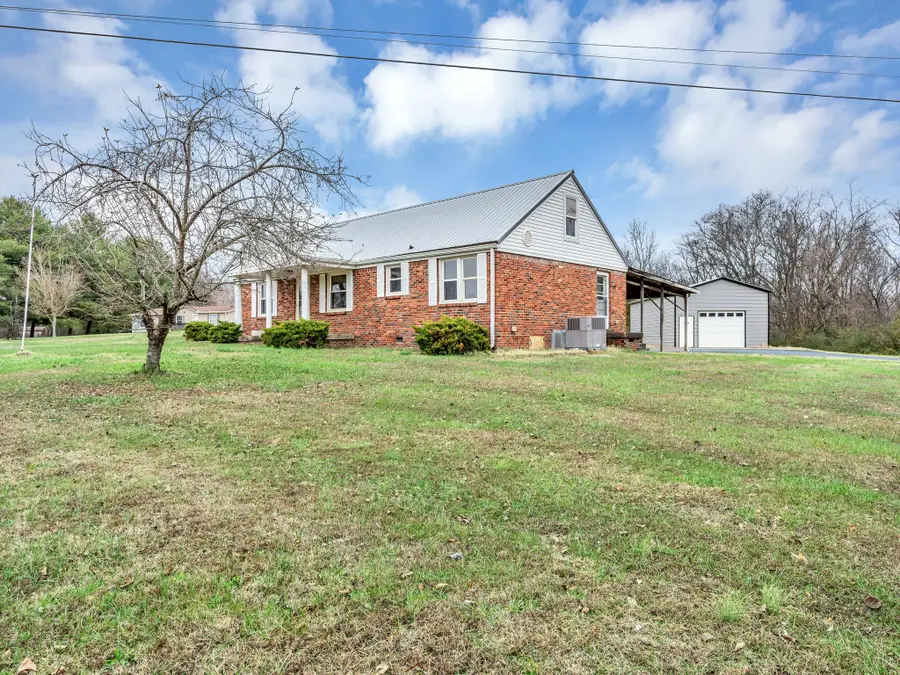 1732 Buck Hollow Rd, Chapmansboro, TN 37035 - Image #2