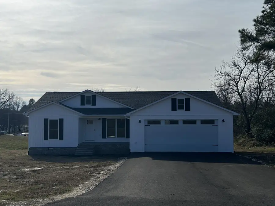 255 Jay St, Big Sandy, TN 38221 - Image #2