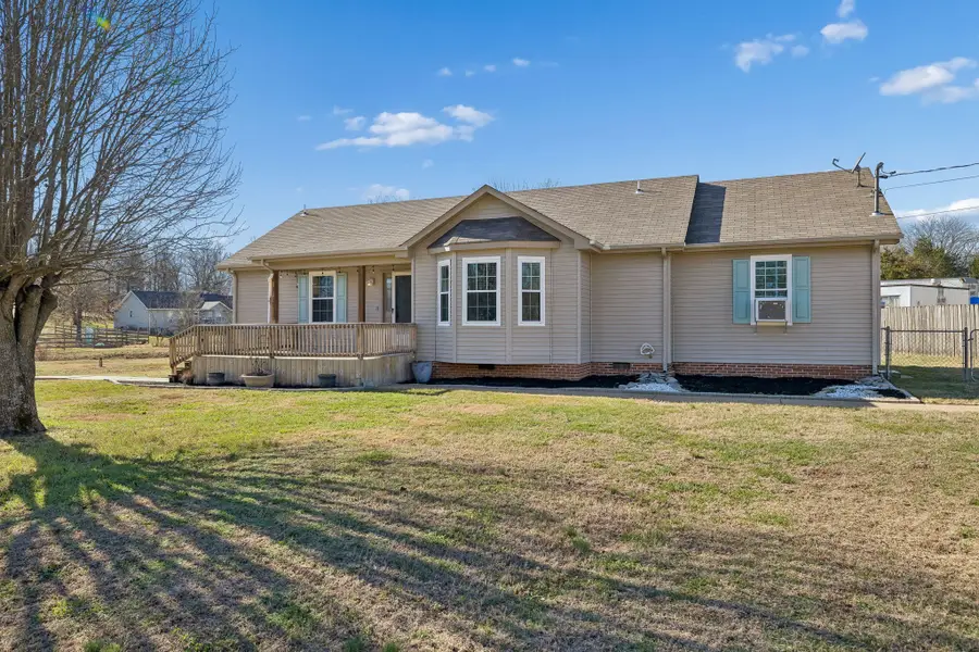 1329 Amberwood Ct, Lewisburg, TN 37091 - Image #2