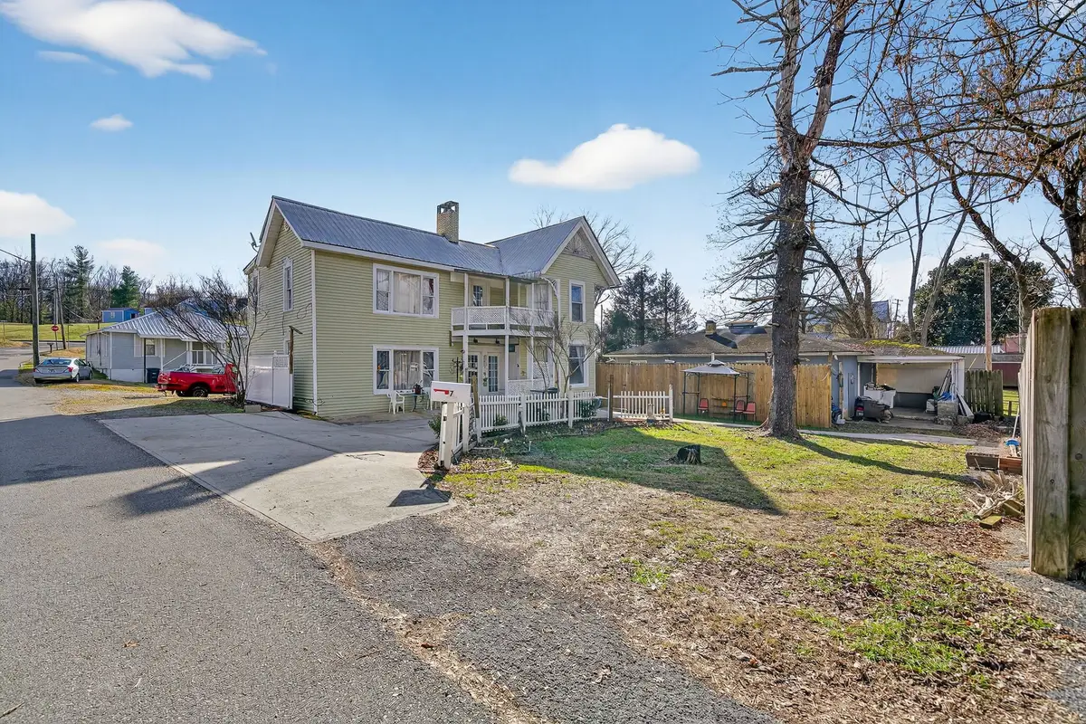 7 Marshall St, Sparta, TN 38583 - Image #1